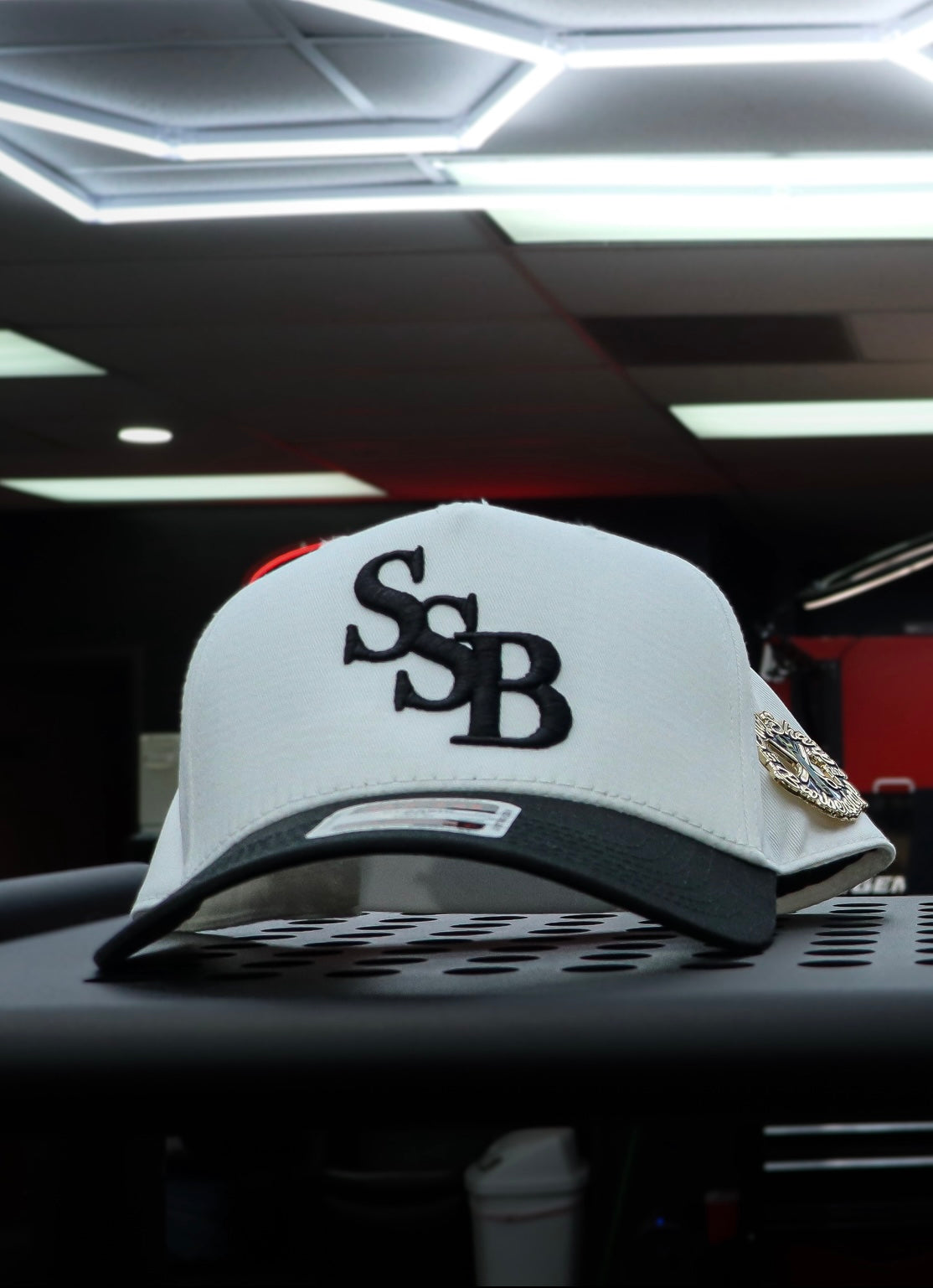 SSB WHITE/BLACK Snapback